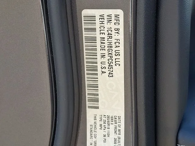 Used 2023 Gray Metallic Jeep Limited image 27