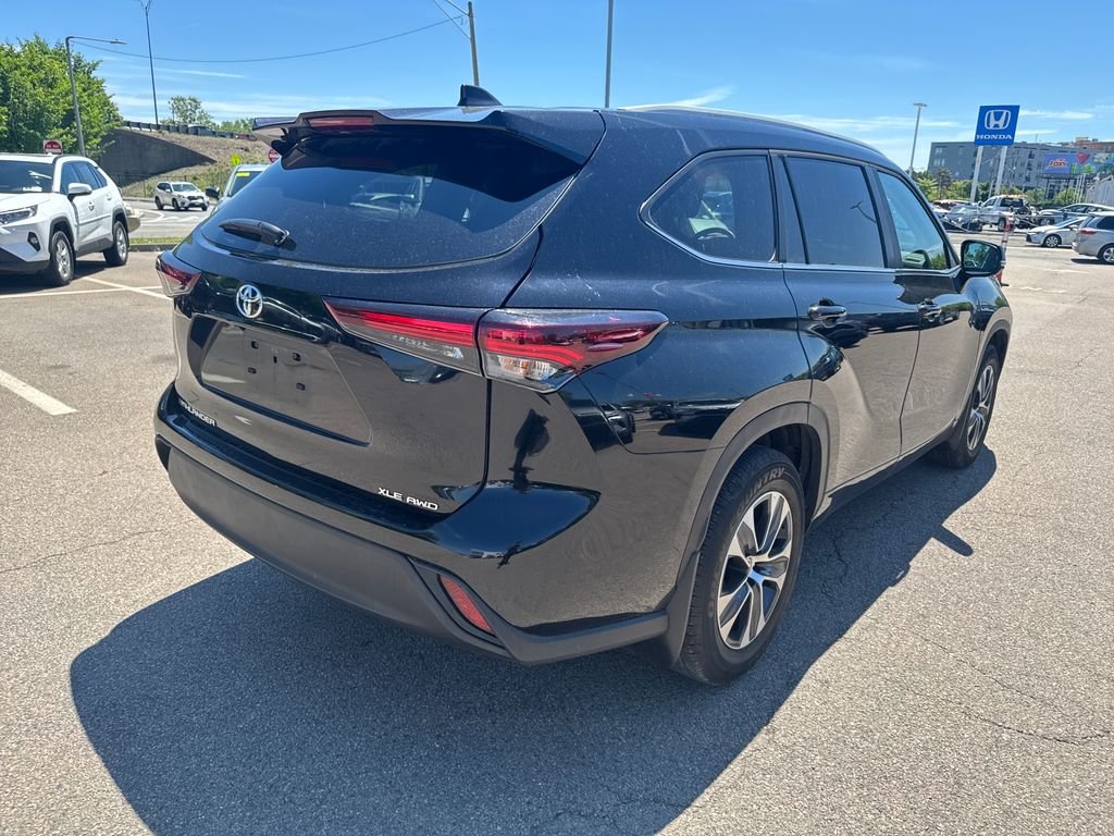Used 2025 Black Toyota XLE image 7
