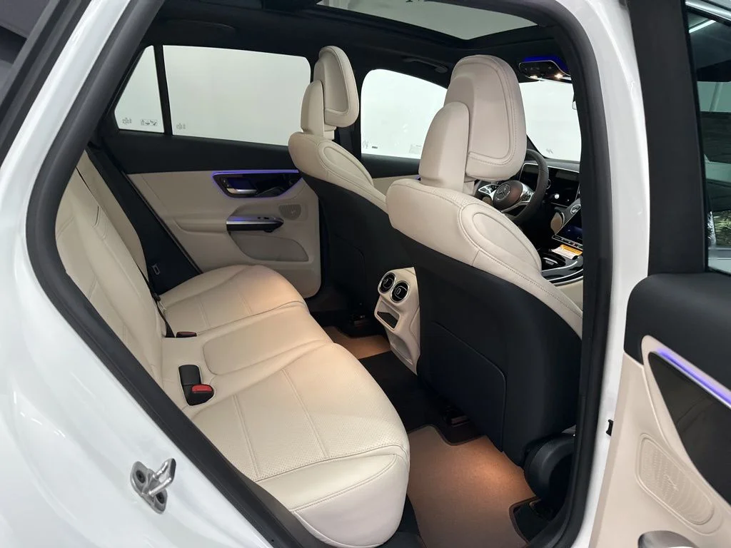 Used 2026 White Mercedes-Benz GLC 300 image 23