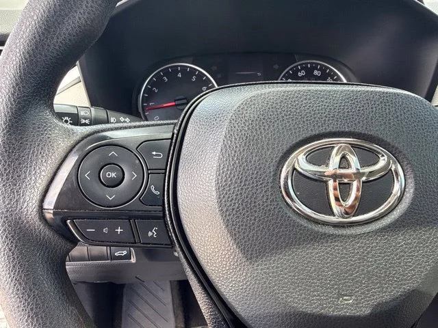 Used 2020 Silver Toyota XLE image 25