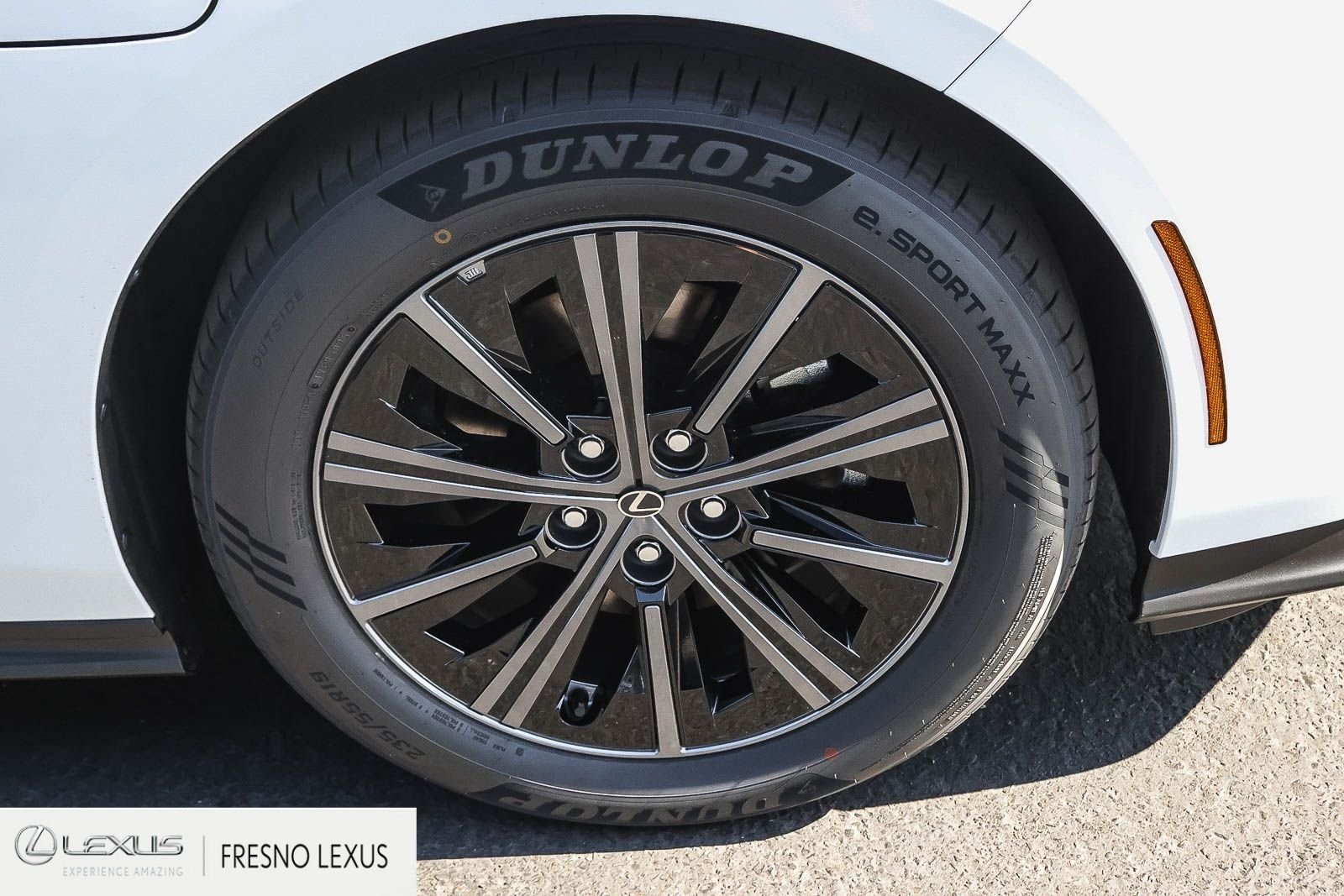 New 2026 Ultra White Lexus ES 350e PREMIUM image 9