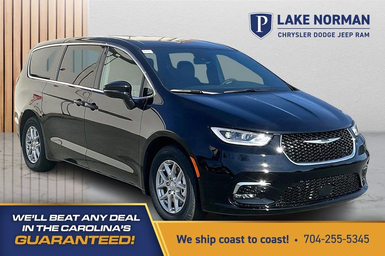 2026 Chrysler Pacifica Select's photo