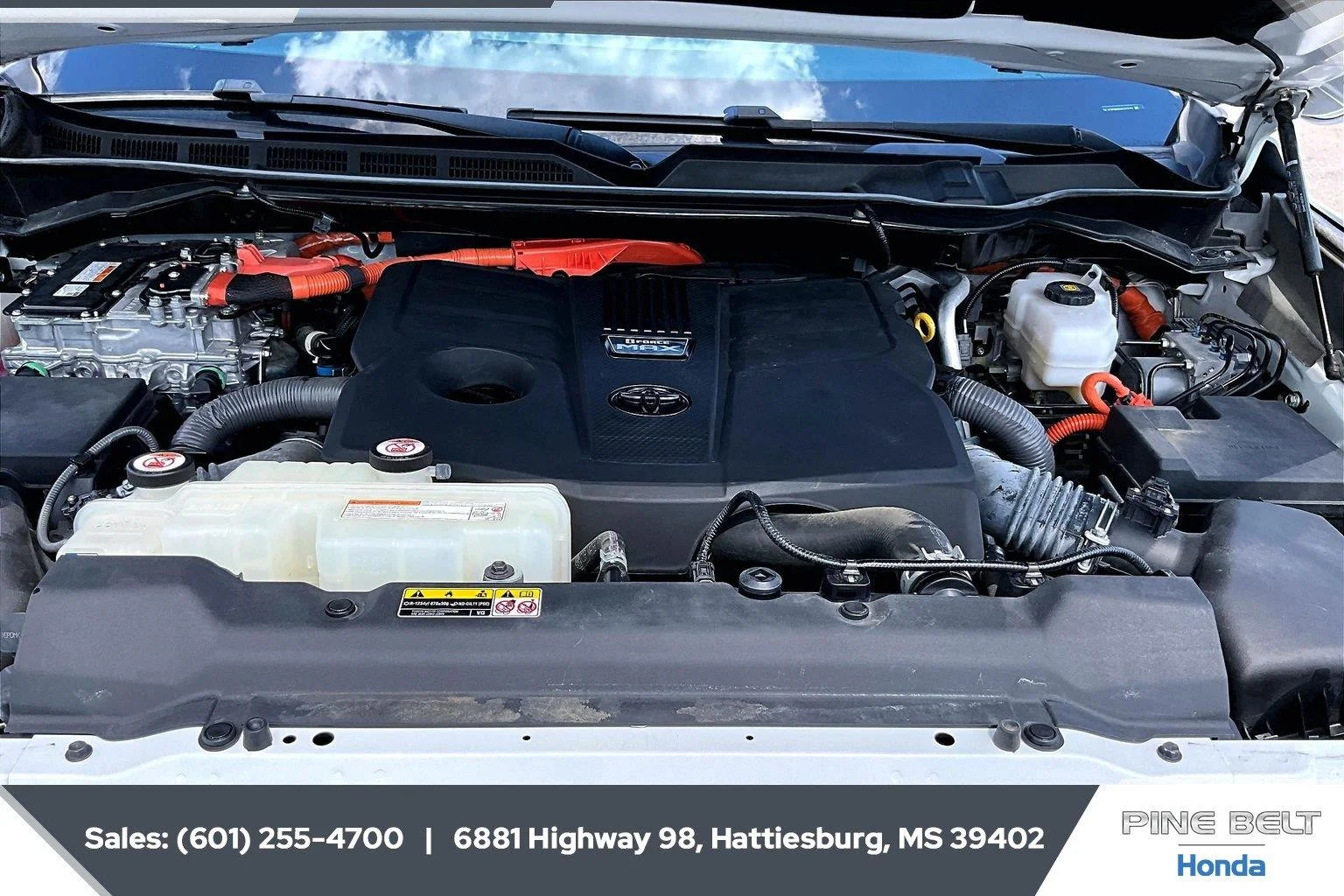 Used 2022 White Toyota Limited Hybrid image 8
