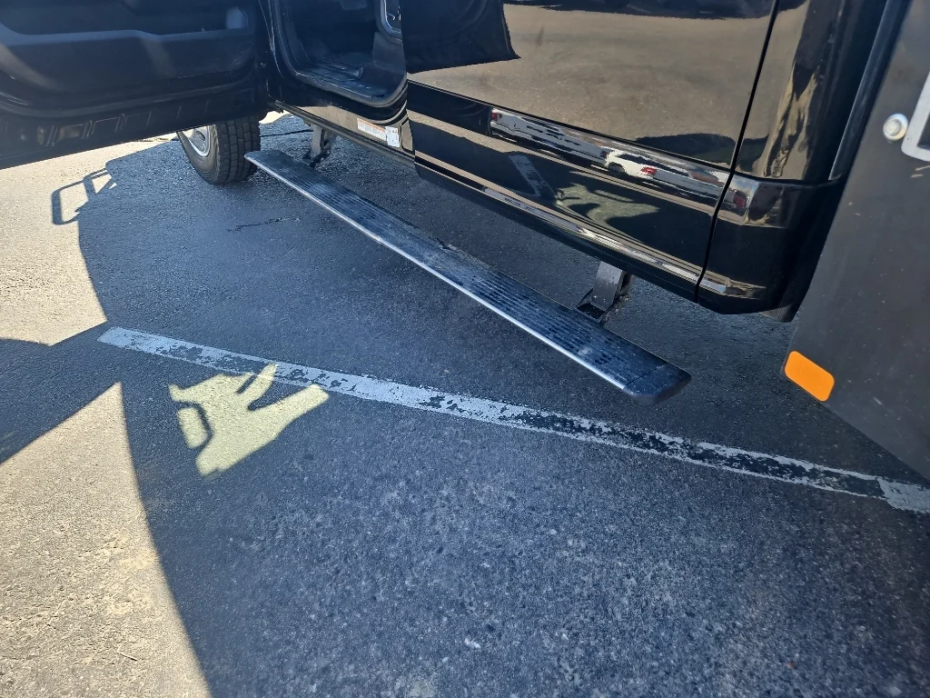 Used 2017 Shadow Black Ford Platinum image 18