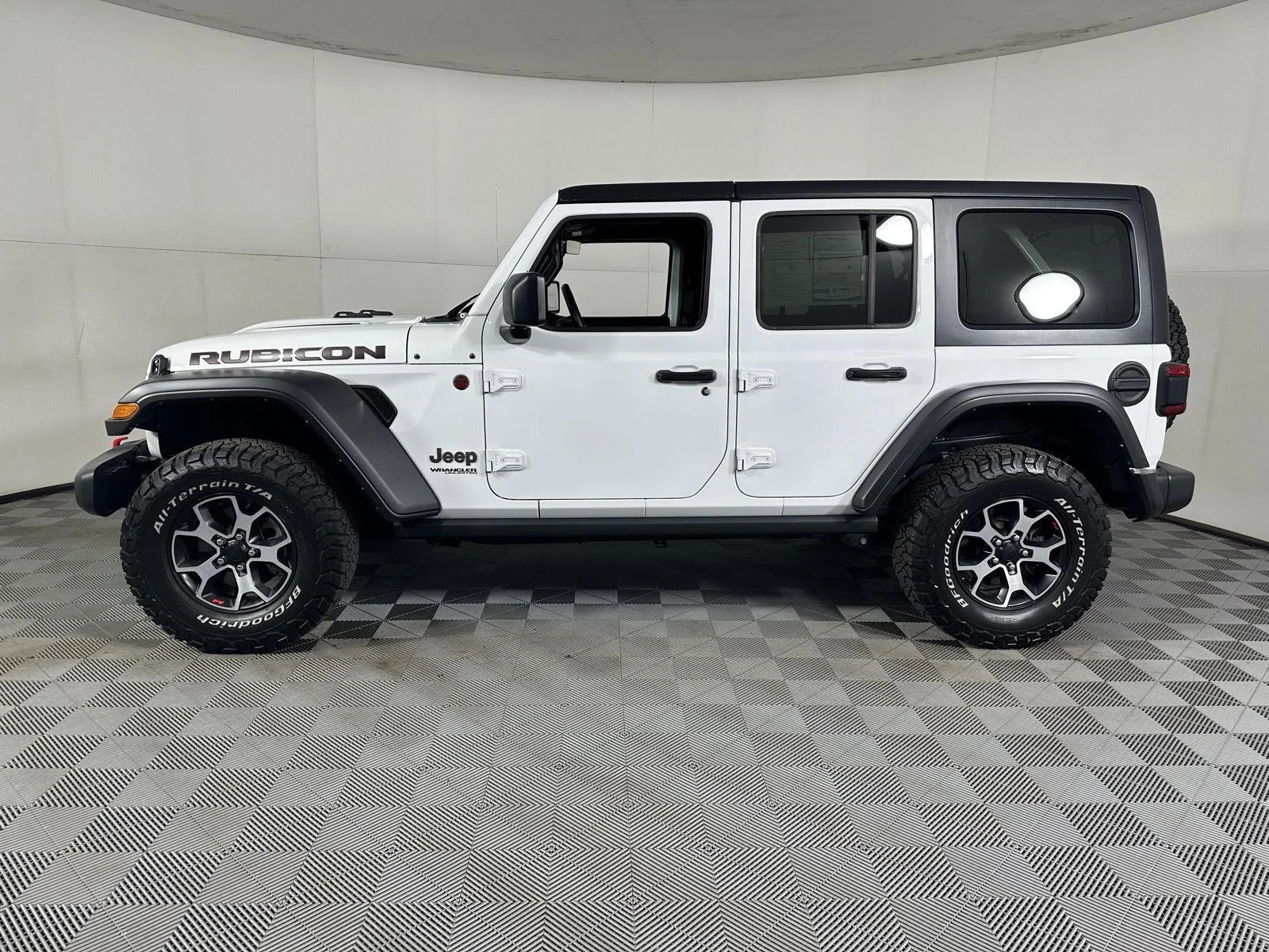 Used 2021 Bright White Clearcoat Jeep Unlimited Rubicon image 15