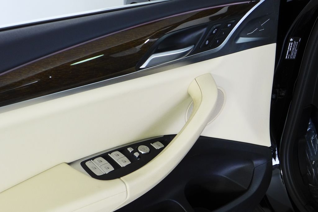 Used 2023 Jet Black BMW sDrive30i image 12