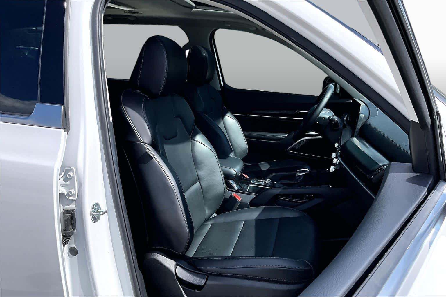 Used 2025 Glacial White Pearl Kia S image 9