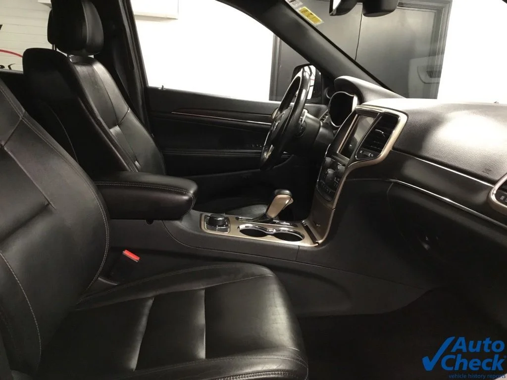 Used 2016 Silver Jeep Limited image 37