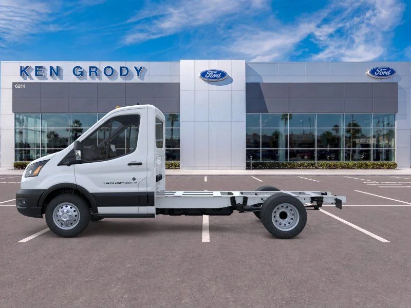 New 2026 Oxford White Ford Base image 4