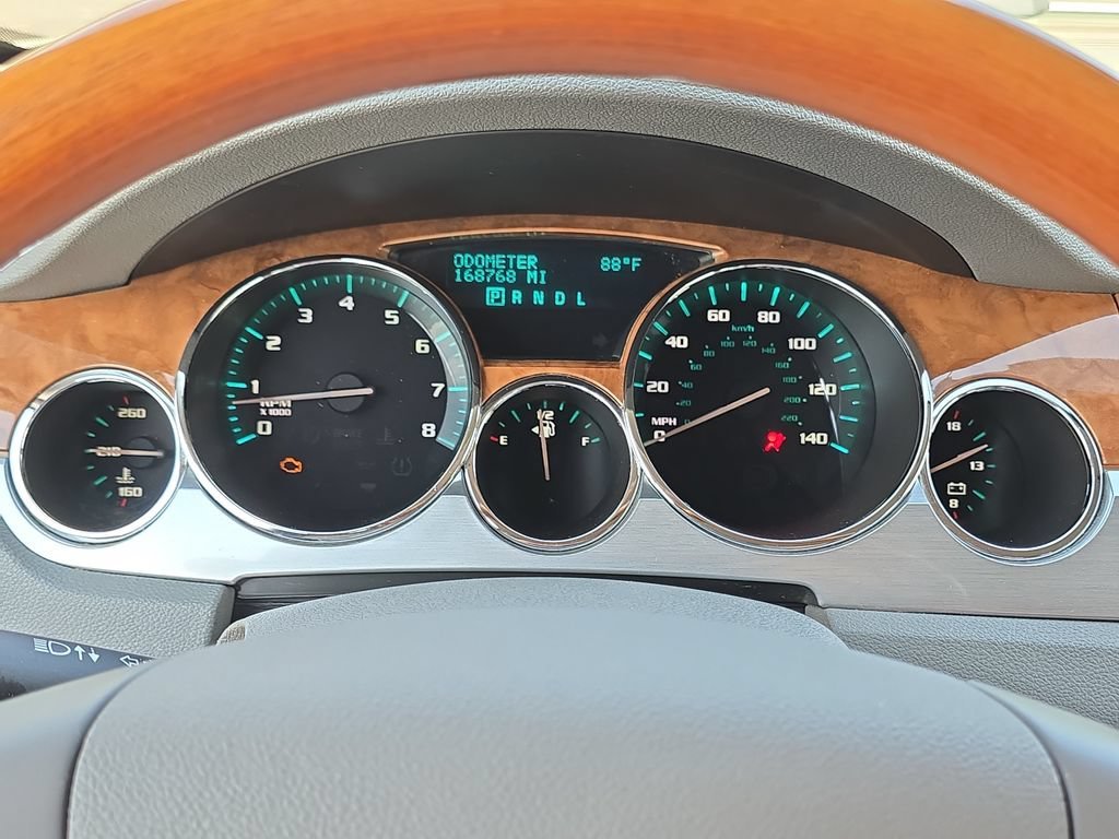 Used 2008 WHITE OPAL Buick CX image 21
