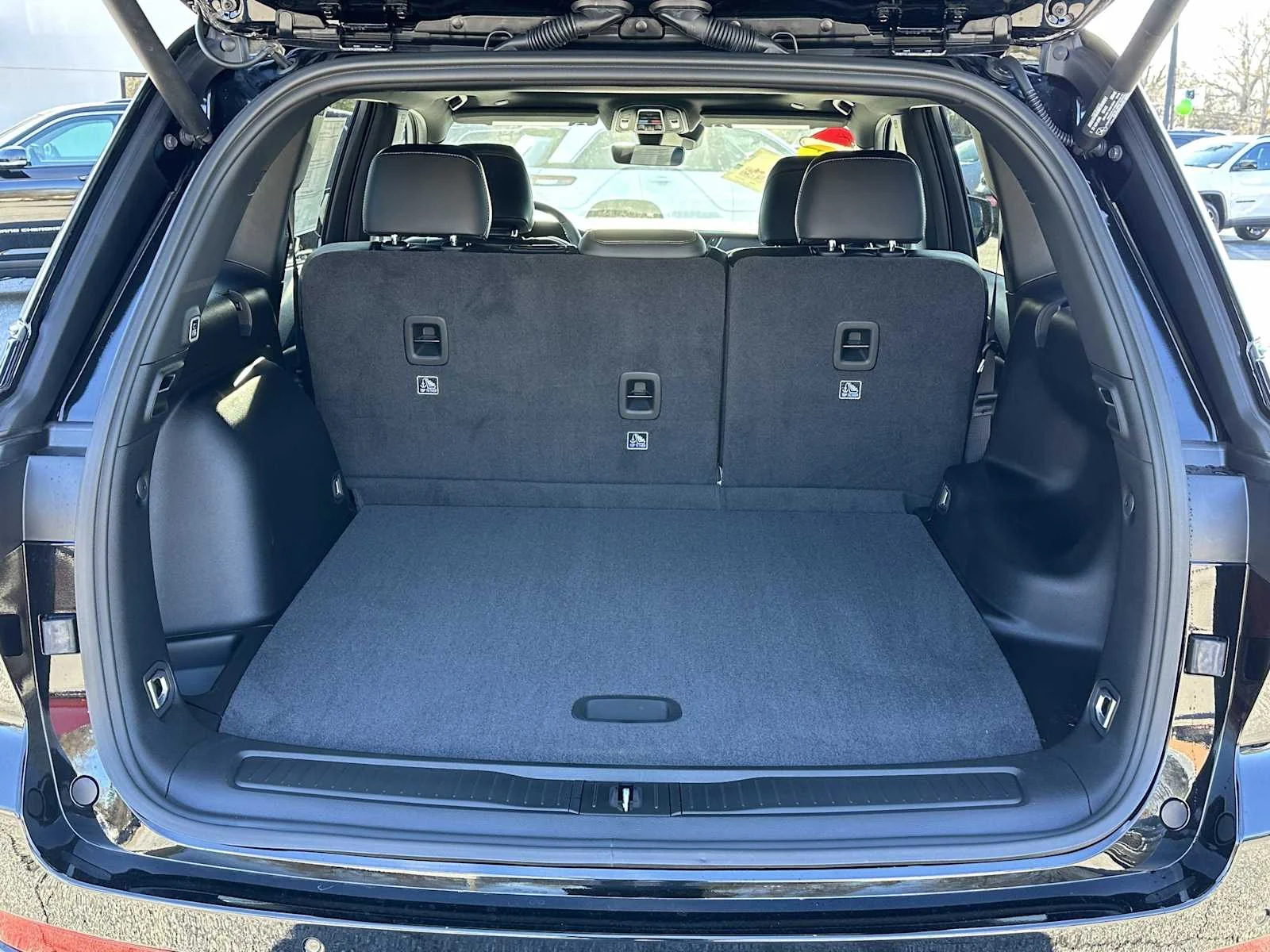 New 2025 Diamond Black Crystal Pearlcoat Jeep Altitude X image 18