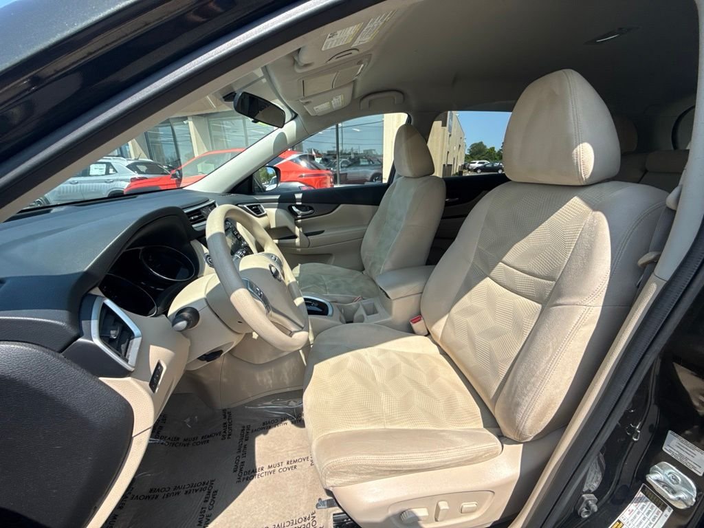 Used 2014 Black Nissan SV image 16