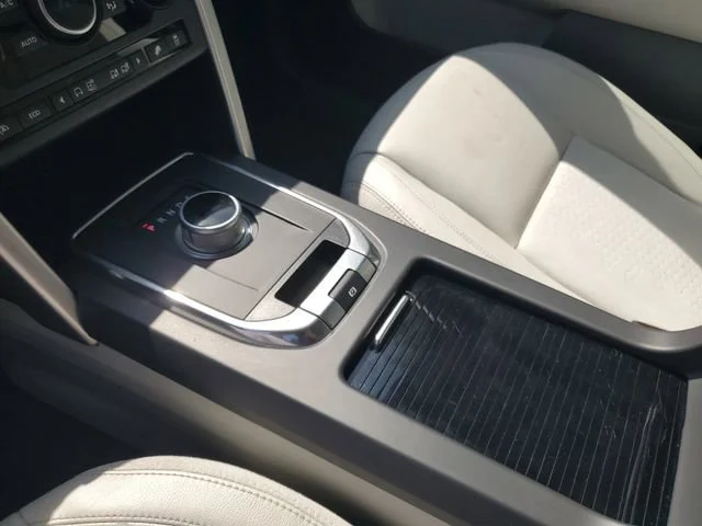 Used 2016 Silver Land Rover SE image 19