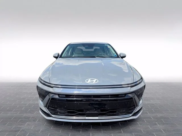 Used 2025 Blue Hyundai SEL image 2