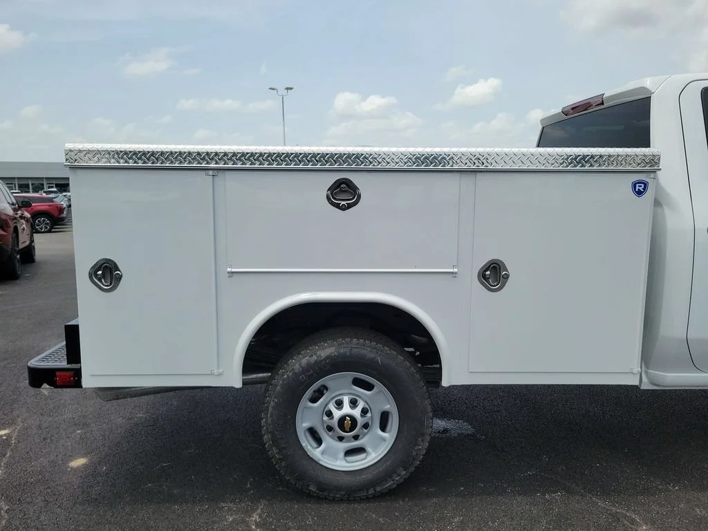 New 2026 Summit White Chevrolet WT image 12