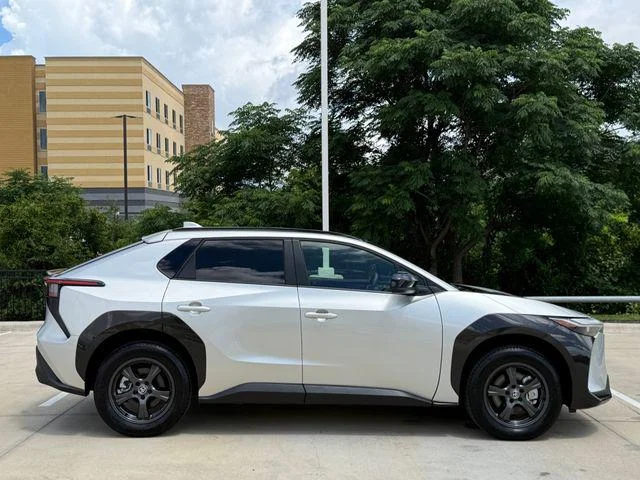 Certified Used 2024 ELEMENTAL SILVER Toyota XLE image 5