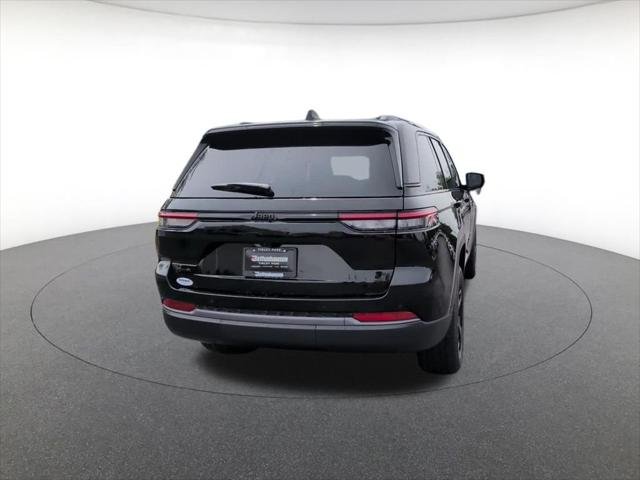 New 2026 Diamond Black Crystal Pearlcoat Jeep Limited image 7