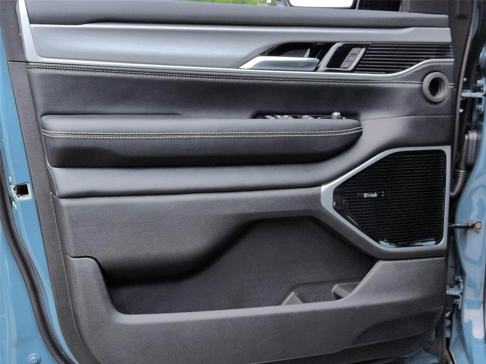 New 2026 Steel Blue Exterior Paint Jeep Limited Reserve image 15