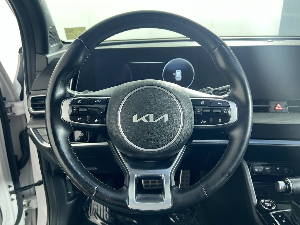 Used 2023 White Kia X-Pro Prestige image 17