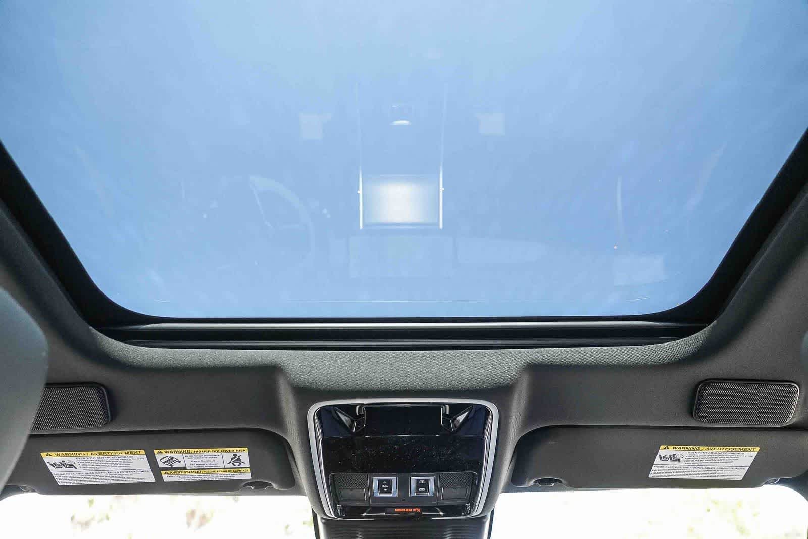 New 2026 Santorini Black Land Rover Dynamic SE image 15