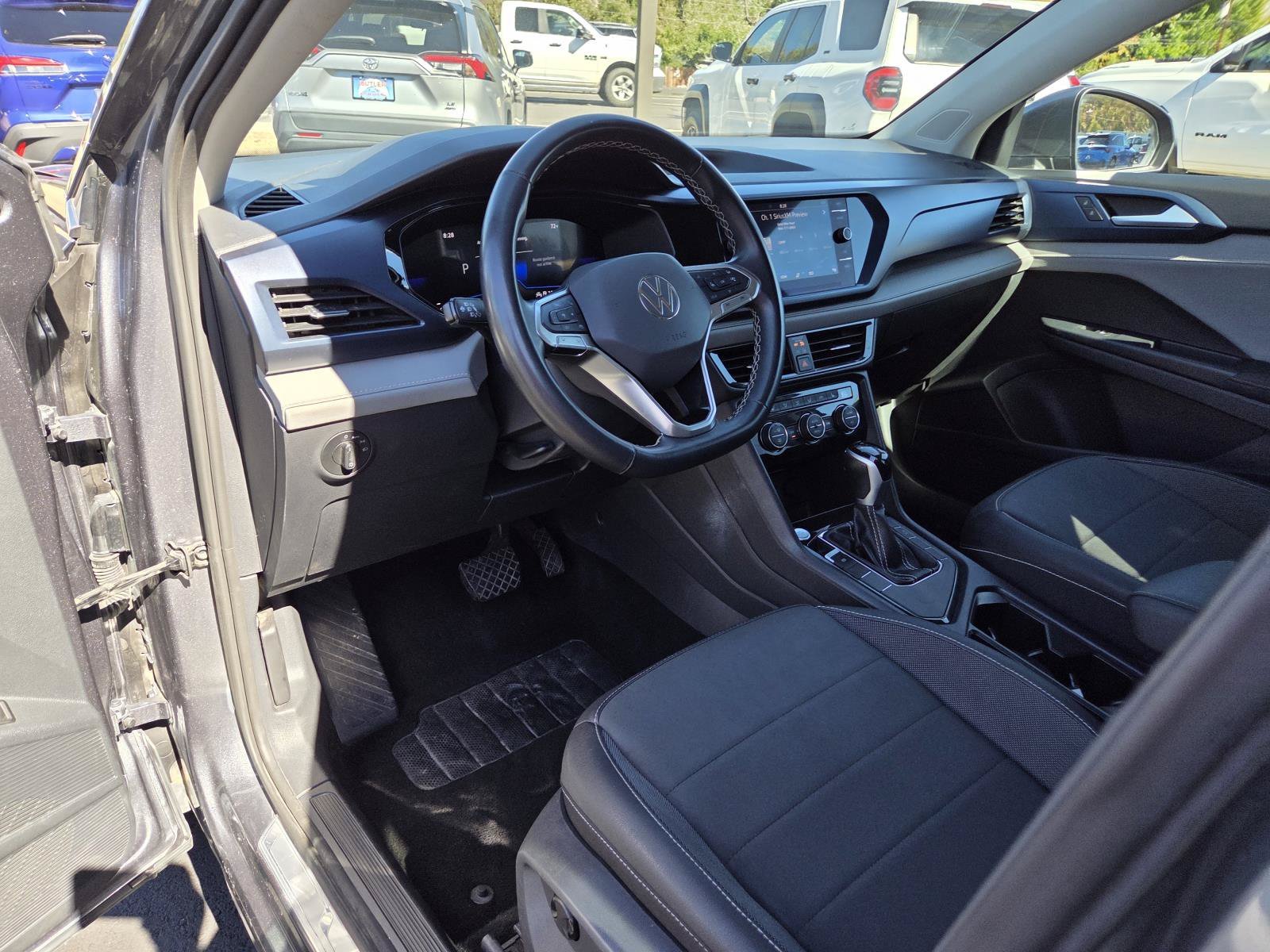 Used 2024  Volkswagen SE image 11