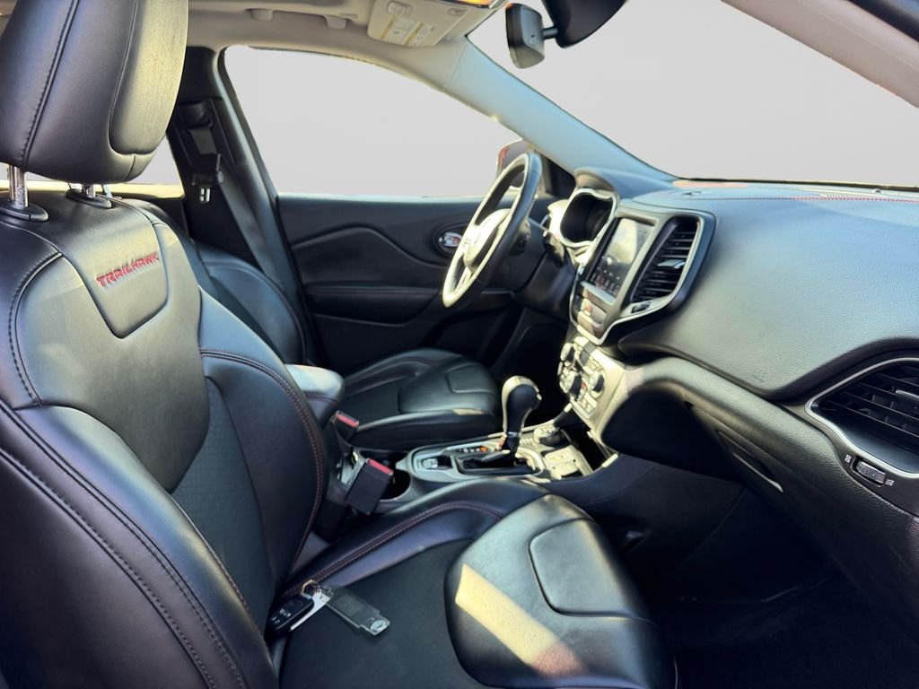 Used 2019 Red Jeep Trailhawk image 17