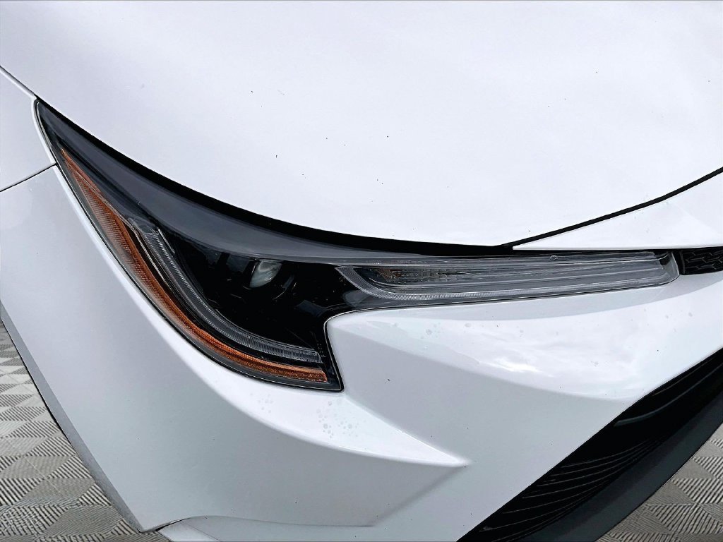 Used 2024 White Toyota LE image 33