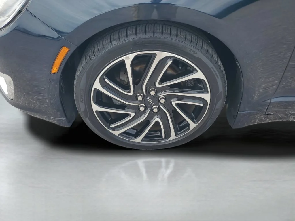 Used 2020 Blue Lincoln Reserve image 28