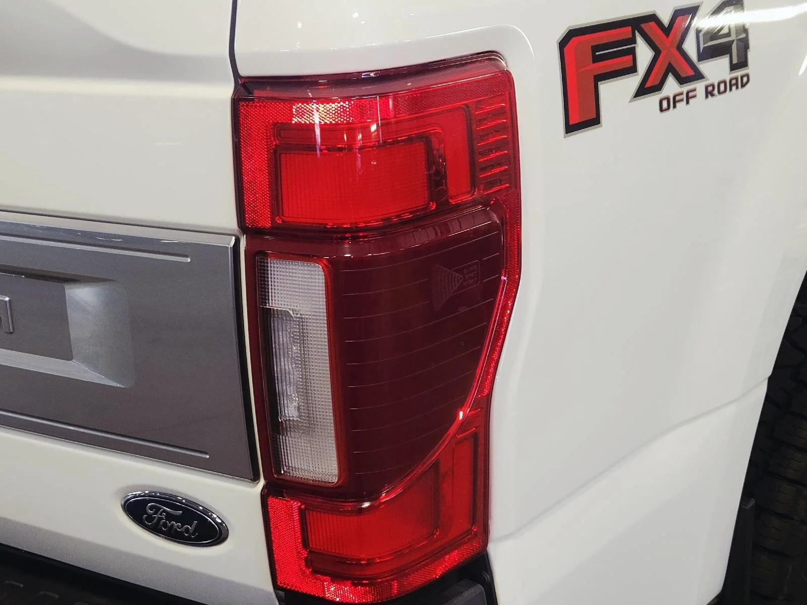 Used 2022 Star White Metallic Tri-Coat Ford Platinum image 17