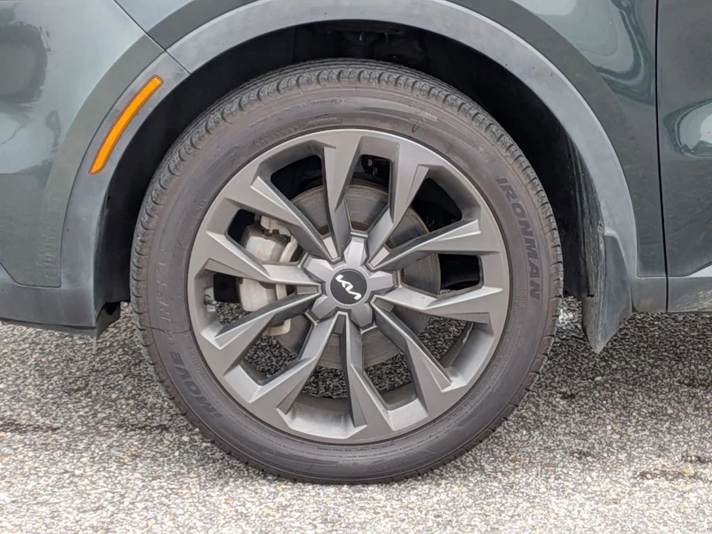 Used 2023 Green Kia X-Line SX Prestige image 11
