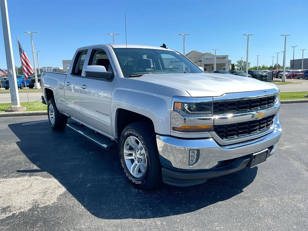 Used 2018 Silver Ice Metallic Chevrolet LT image 32
