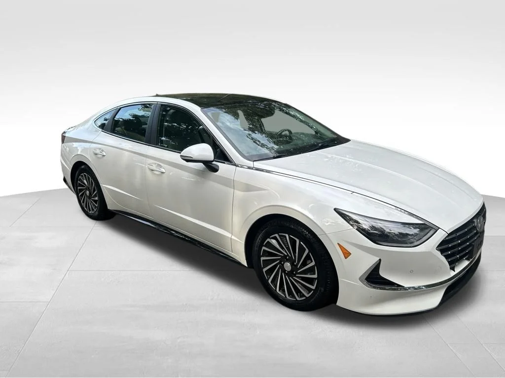 Used 2021 White Hyundai Limited image 8