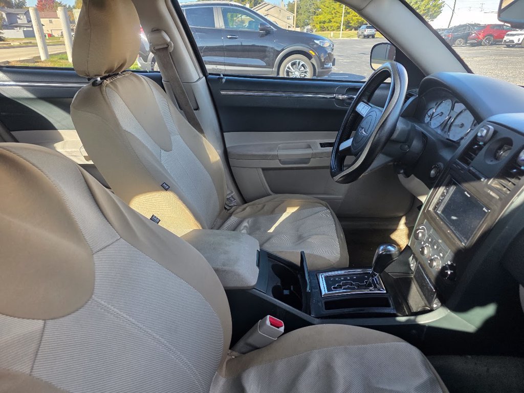 Used 2006 Satin Jade Pearl Chrysler Limited image 5