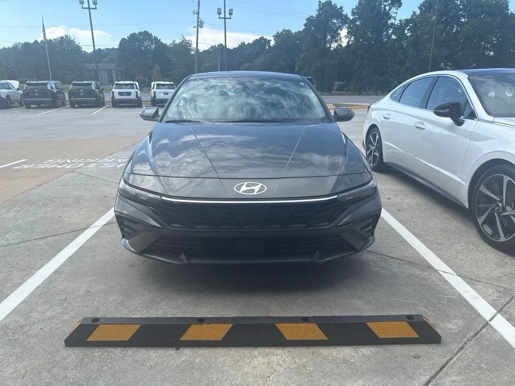 Certified Used 2025 Gray Hyundai SEL Convenience image 2