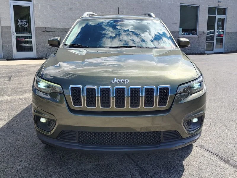 Used 2019 Green Jeep Latitude Plus image 3