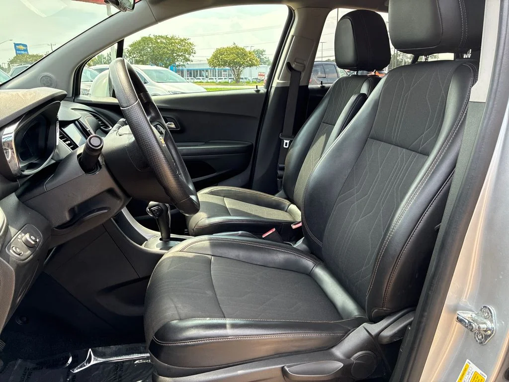 Used 2021 Silver Chevrolet LT image 10