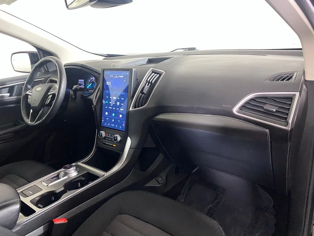Used 2022 Black Ford SEL image 29