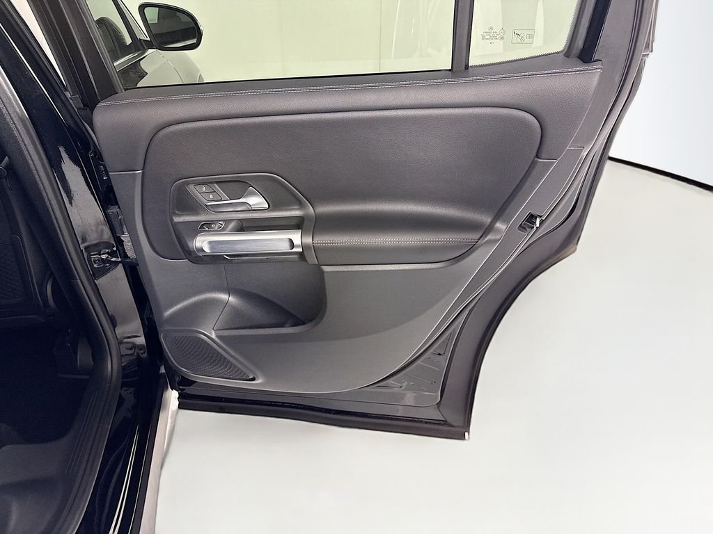 Used 2025 Night Black Mercedes-Benz GLB 250 image 27