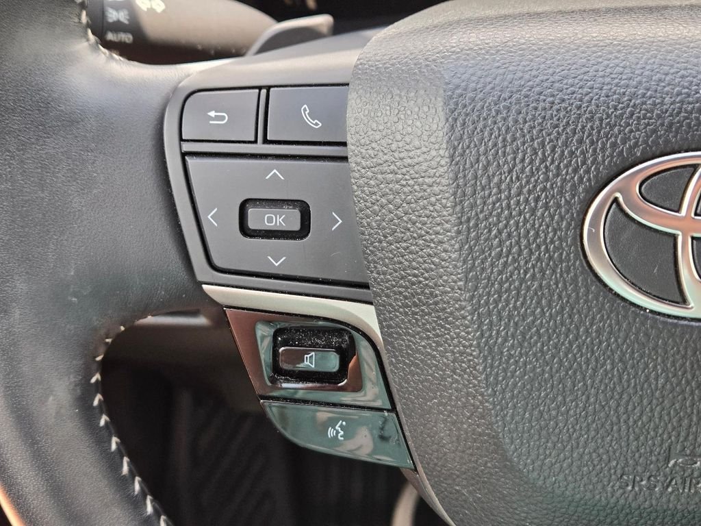Used 2025  Toyota SE image 22