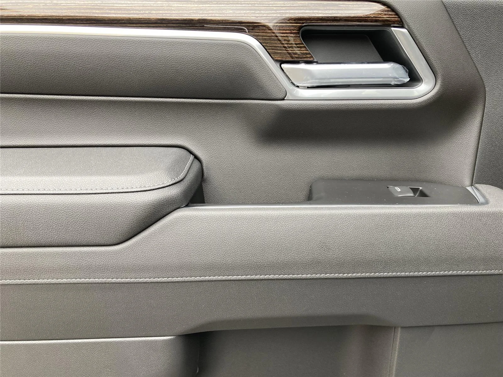 New 2026 Sterling Metallic GMC Elevation image 18