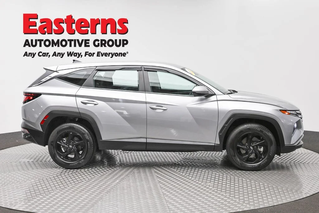 Used 2024 Silver Hyundai SE image 4