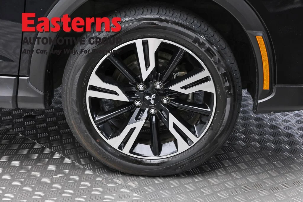 Used 2024 Black Mitsubishi SE image 32