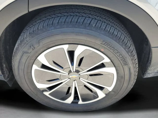 New 2025 Sterling Gray Metallic Chevrolet LT image 29