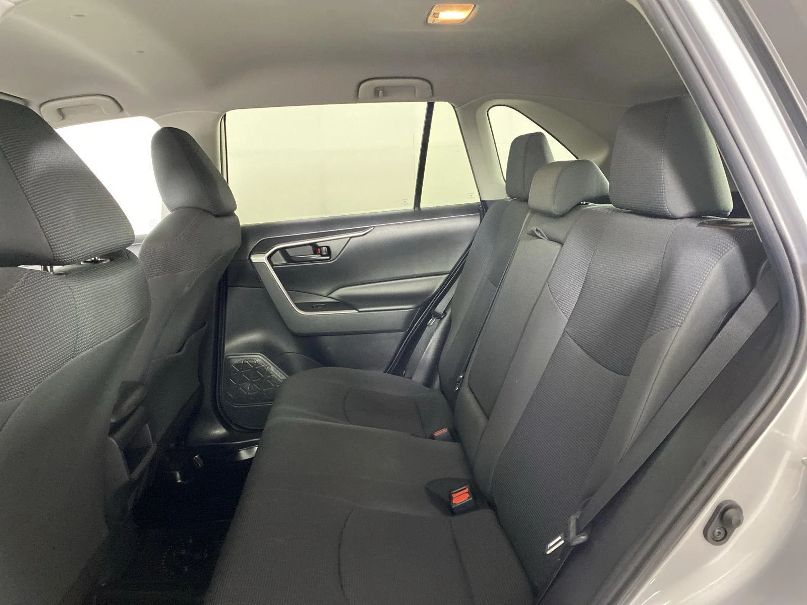 Used 2019 Gy Toyota LE image 21