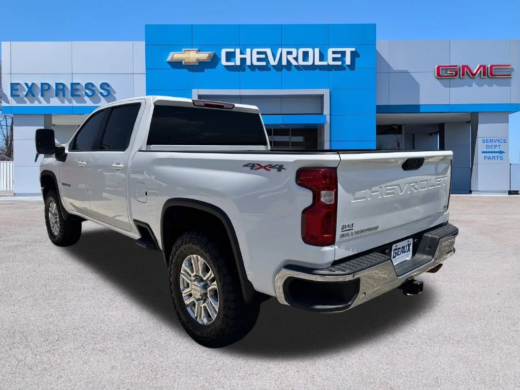 Used 2024 White Chevrolet LT image 17