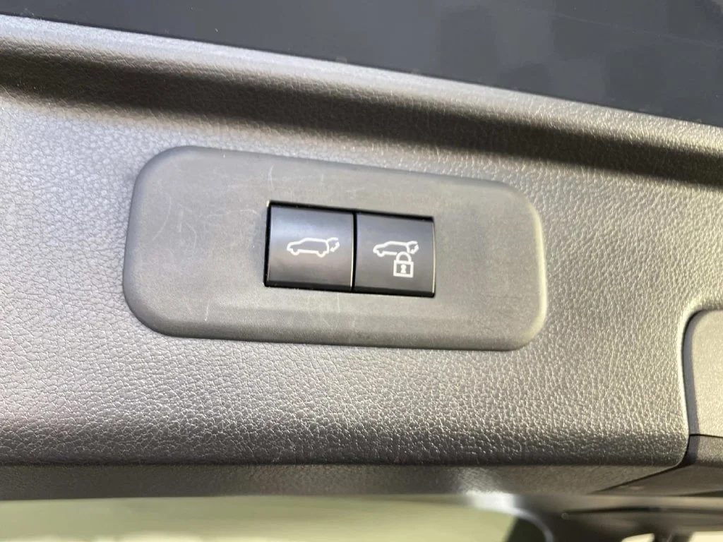 Used 2025 Cloud Toyota Platinum image 9