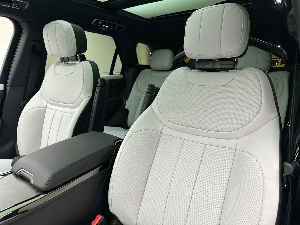 New 2027 Charente Grey Prem Met Land Rover Dynamic SE image 10