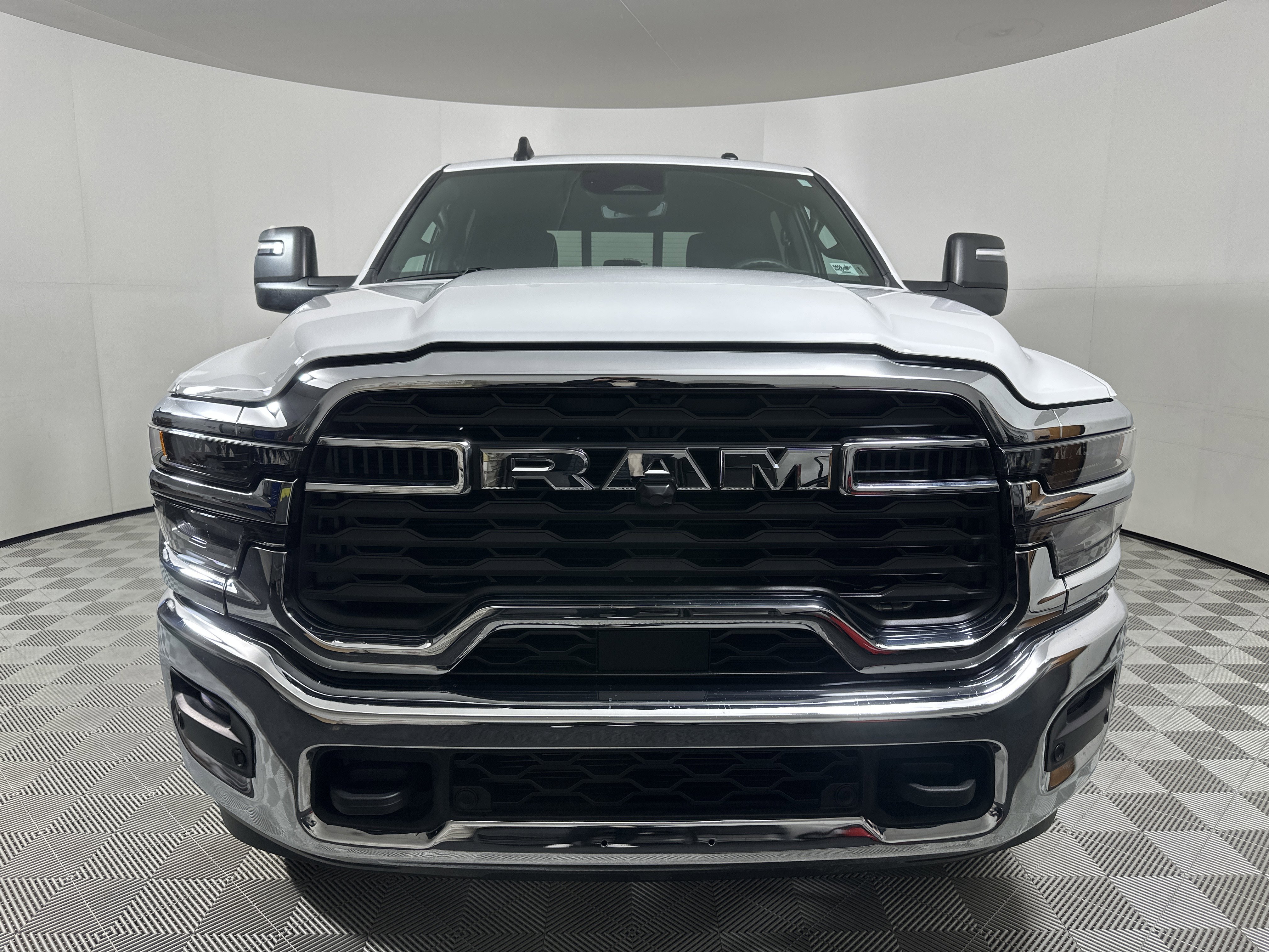 New 2026 Bright White Clear-Coat Exterior Paint RAM Tradesman image 2