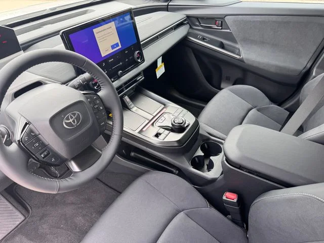 New 2026 Wind Chill Pearl <sup>1</sup> Toyota  XSE image 9