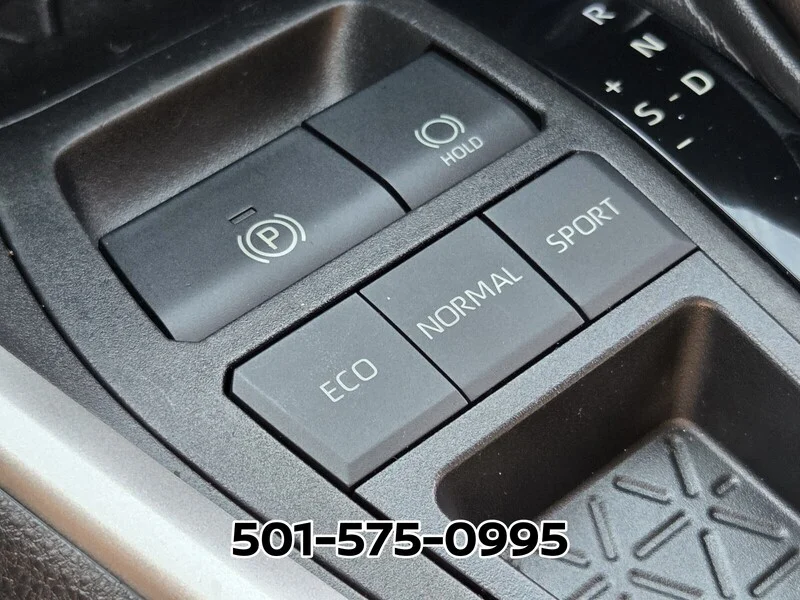 Used 2021 Magnetic Gray Metallic TOYOTA XLE FWD image 28